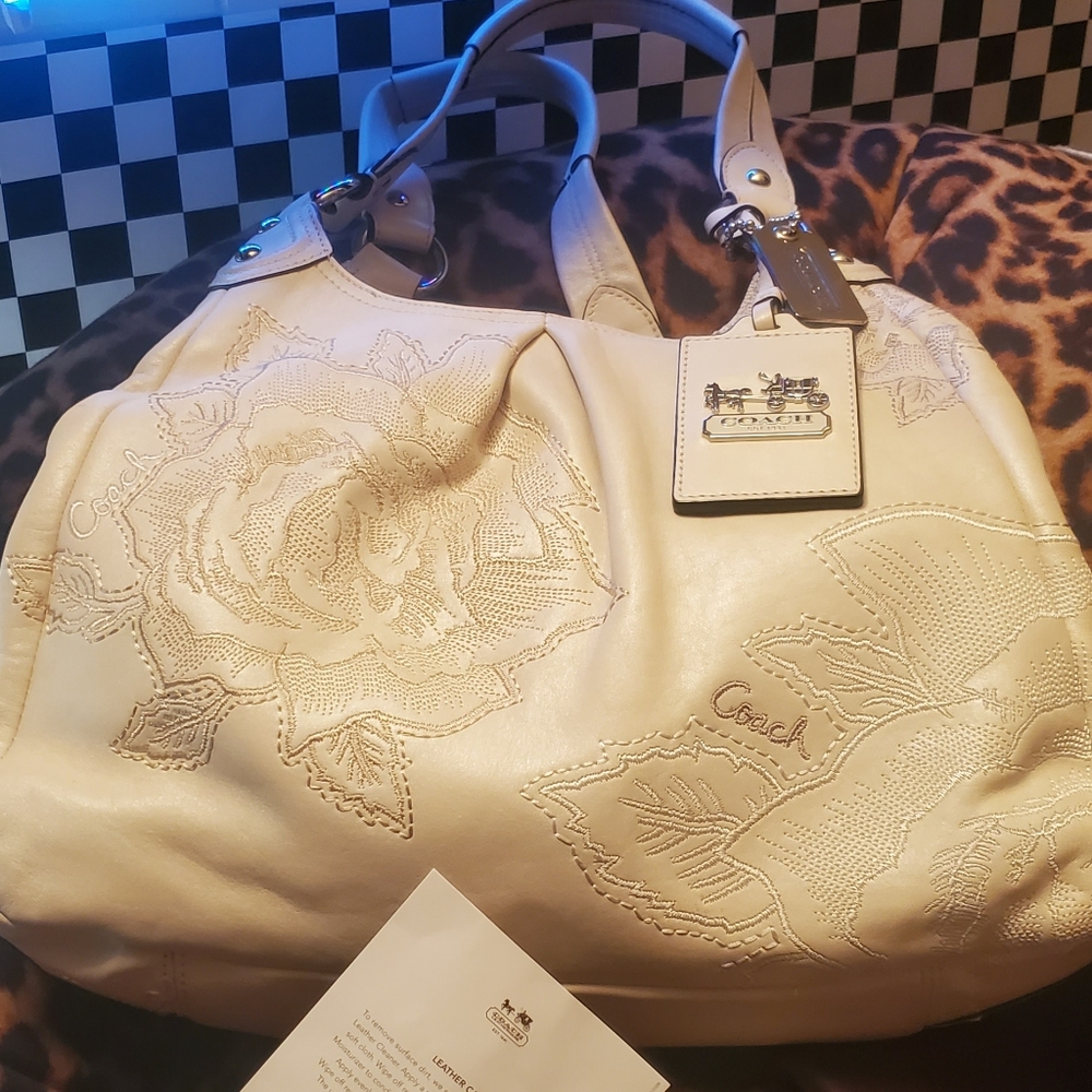 White/ cream colored coach purse